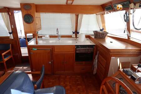 GRAND BANKS 42 MOTORYACHT