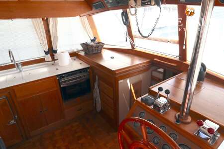 GRAND BANKS 42 MOTORYACHT