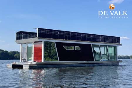 HOUSEBOAT LUXE MOTOR